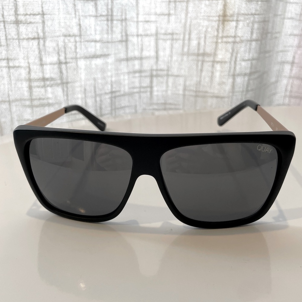 QUAY Australia X Desi Perkins OTL II Black/Smoke Sunglasses
